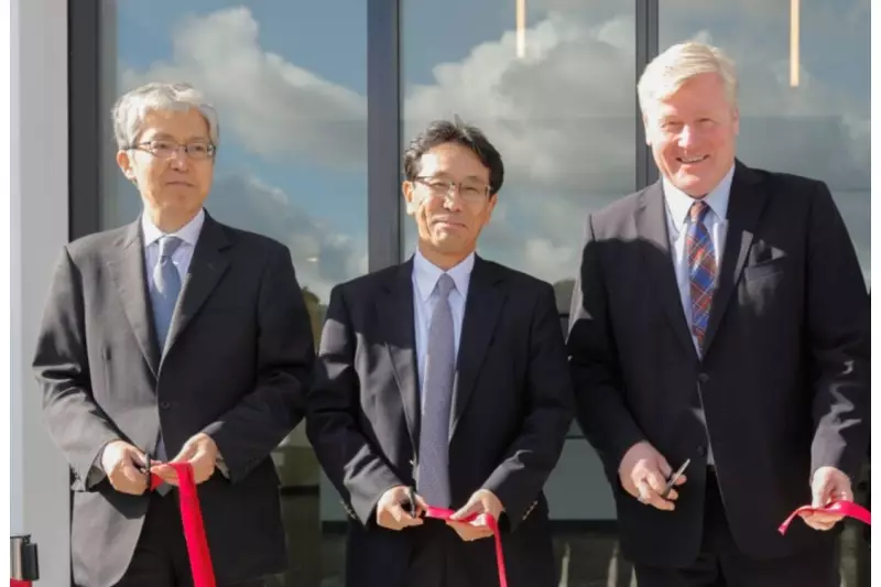 Die neue „Ideenschmiede“ eröffneten Japans Botschafter Takeshi Yagi, Konzernchef Hiroyuki Ogawa und der niedersächsische Wirtschaftsminister Bernd Althusmann (v.l.).