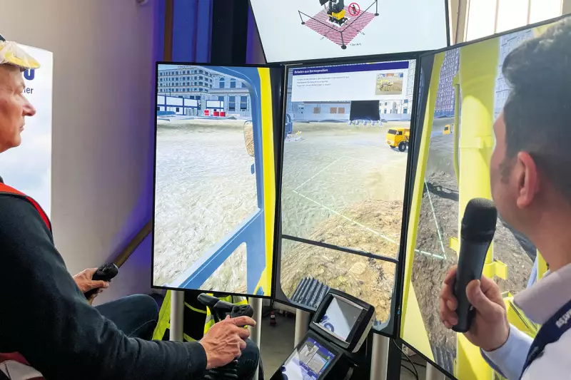 Selbst ausprobieren konnten die Gäste den neuen Abbruchbagger-Simulator, der den Komatsu PC490HRD mit K100-Ausleger-Wechselsystem abbildet. Quelle: Bernd Mair