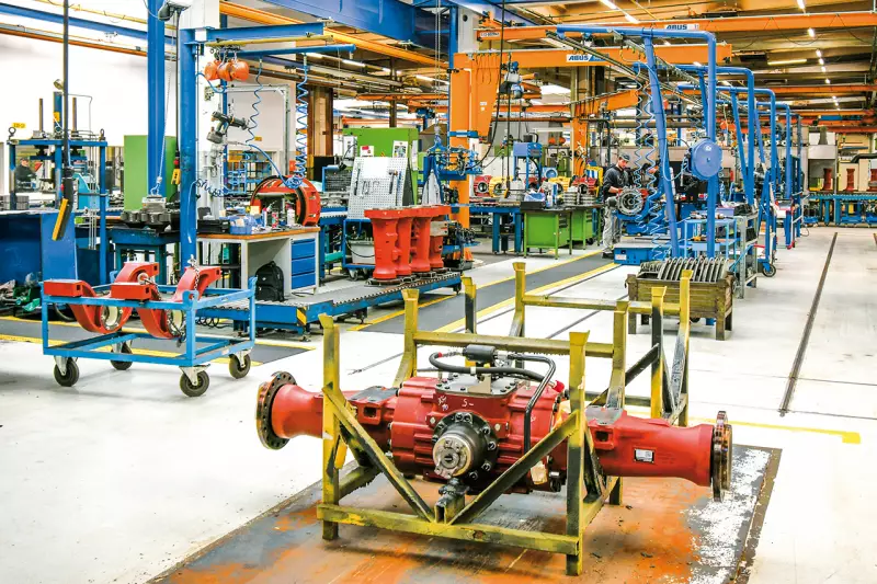 Komatsu setzt auf eine hohe Fertigungstiefe, um die Leistungsfähigkeit und gleichbleibend hohe Qualität der Komponenten sicherzustellen. Hier werden die Achsen montiert. Quelle: Treffpunkt.Bau