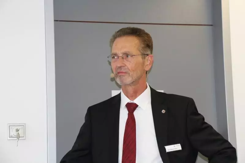 Kramer „on the safe side“, ist der Leitsatz des
Unternehmens, erklärt Karl Friedrich Hauri,
Sprecher der Geschäftsführung.