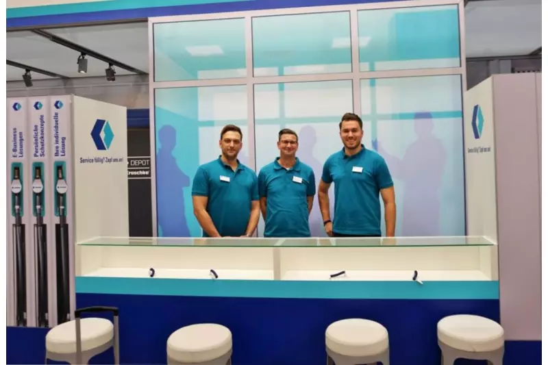 Geballte Kompetenz in Sachen Arbeitsschutz am Stand von Kroschke (v.l.): Leonard Werner, Key Account Manager, Markus Hinze, Leitung Verkauf Safety Products, und Daniel Einsle, Leitung Key Account.