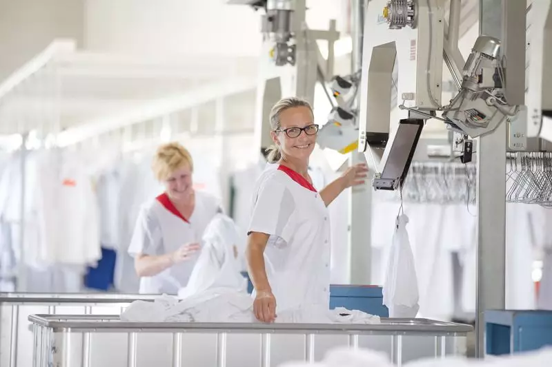 Als textile Mietdienstleister kümmern sich die regionalen DBL Partner um die fachgerechte, hygienische Aufbereitung der eingesetzten Berufskleidung.