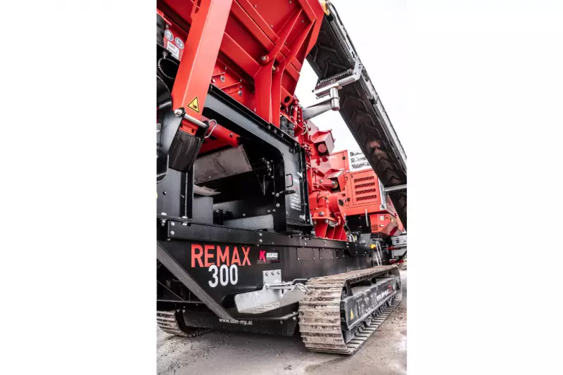 Kurz präsentiert die Remax 300 max und geht vor Ort spezifisch auf die Vorgaben der Mantelverordnung ein.