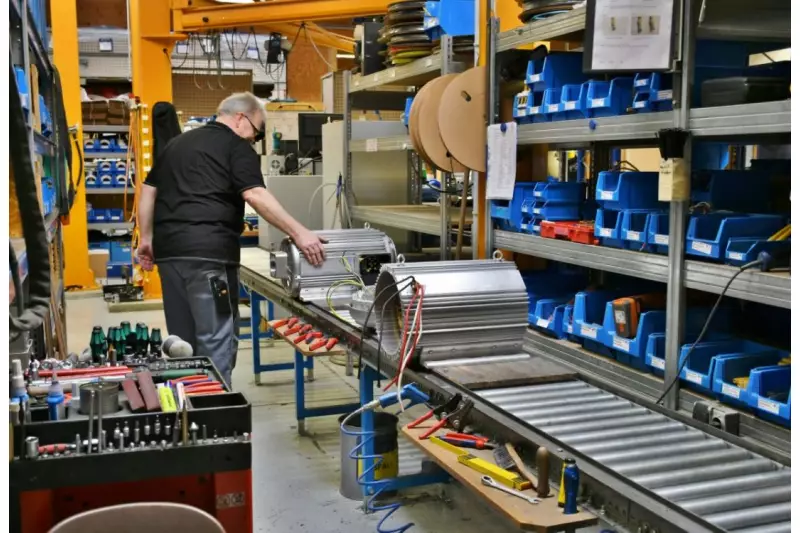 Fertigung am laufenden Band. Kundenspezifische Montage in Schwäbisch Gmünd.