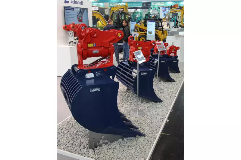 In Kombination mit einem Powertilt-Schwenkmotor verwandeln sich Lehnhoff Sortierlöffel der MSL-, CSL- und HSL-Serie in wahre Alleskönner.
