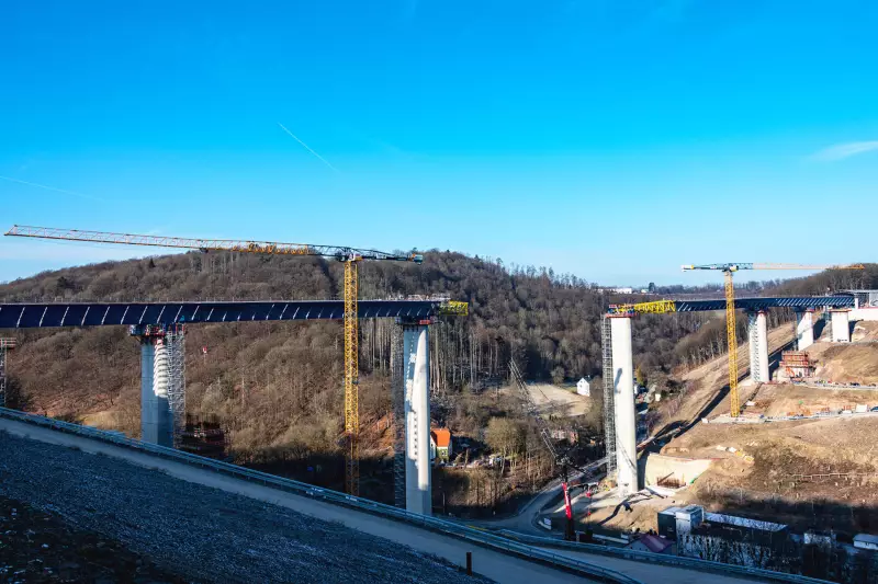 Die Bauarbeiten an der Autobahnbrücke A45 begannen im Herbst 2023.