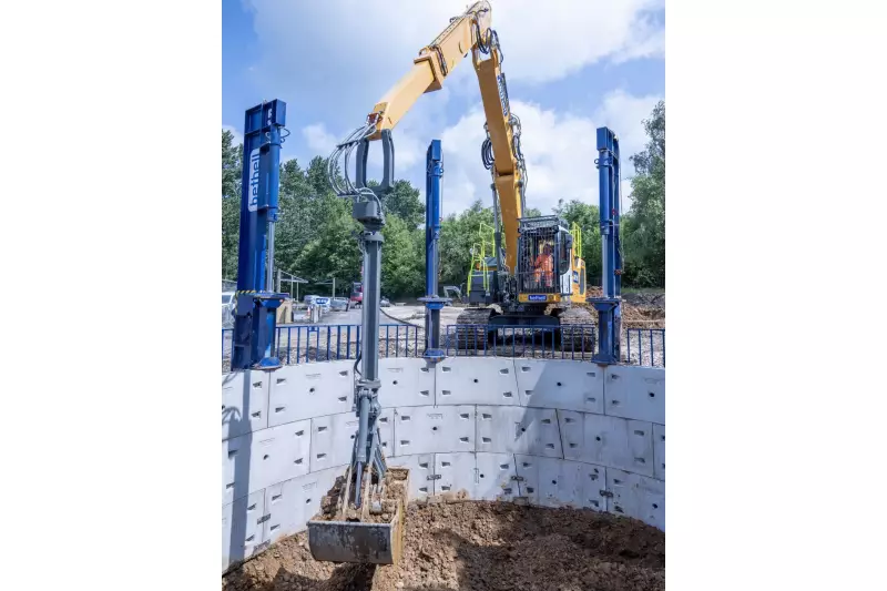 Die Bagger werden für Aushub- und Schachtarbeiten eingesetzt.
