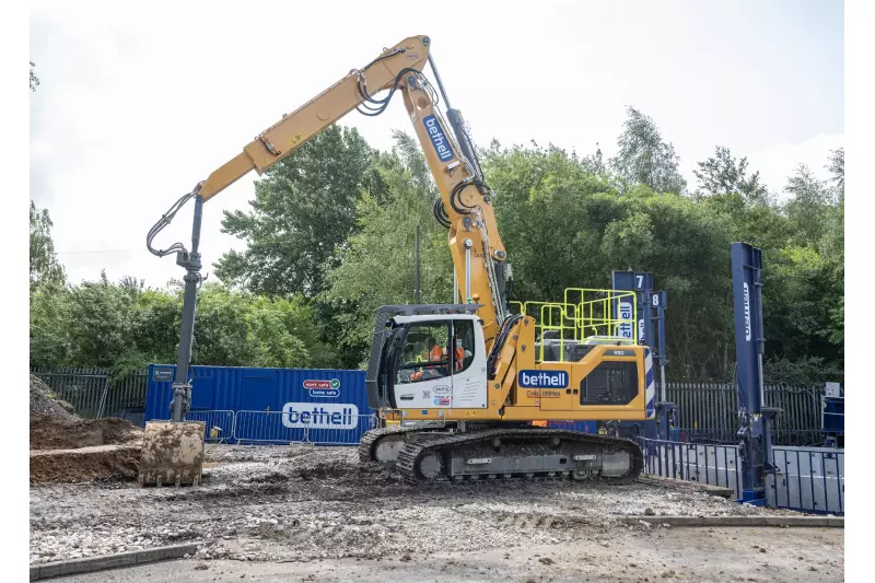 Die maßgeschneiderten R 930-Bagger sind perfekt für die Anforderungen des Unternehmens Bethell geeignet.

