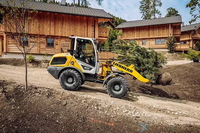 Der L 504 Compact ist die ideale Baumaschine für sämtliche Anwendungsbereiche im Garten- und Landschaftsbau.