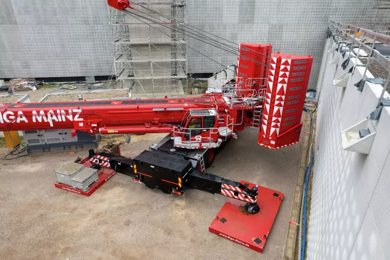 Schon beim Aufbau des Krans am Vortag wurde deutlich: eine knappe Angelegenheit.
