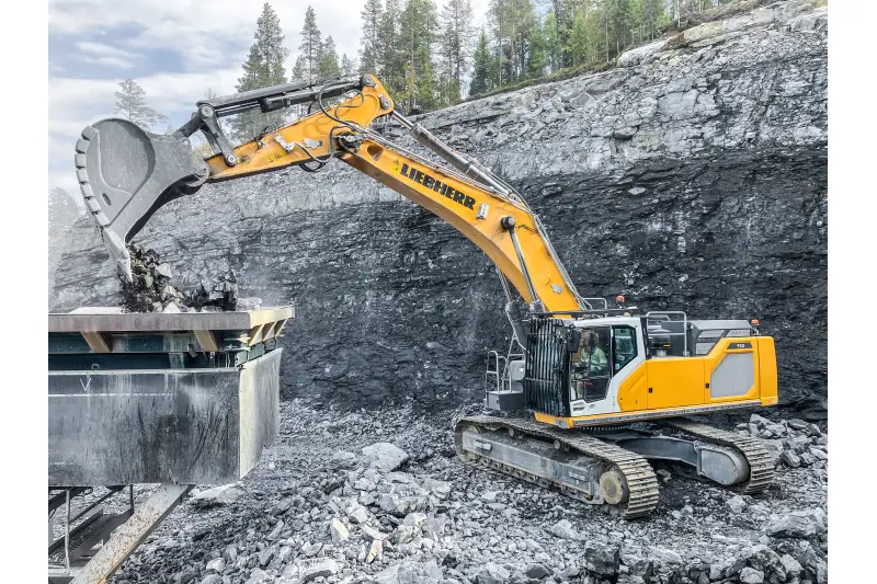 Herzstück der Liebherr-Baureihe im 50-Tonnen-Segment: Der R 952 G8 punktet durch außergewöhnliche Vielseitigkeit, eine große Auswahl an Ausstattungsvarianten und seine hohe Produktivität

