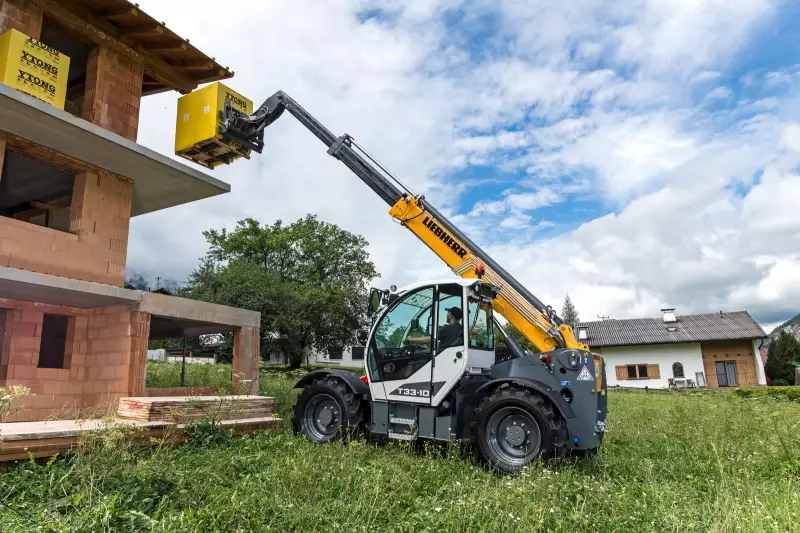 Liebherr Teleskoplader T 33-10s: Das Universalgerät im Garten- und Landschaftsbau.