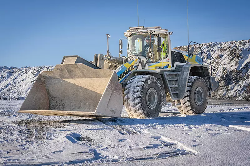 Der XPower L 586 Radlader trotzt eisigen Temperaturen und Schnee im hohen Norden.