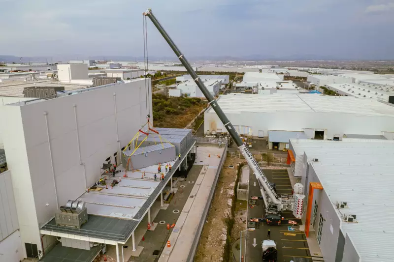 Der LTM 1650-8.1 hat sich bei Gruas y Maniobras del Bajio bereits im Einsatz bewährt. Hier montiert er in Queretaro (Mexico) 38 Tonnen schwere vormontierte Energieeinheiten bei einem Radius von bis zu 40 Metern. 