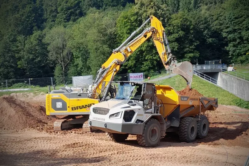 Die enge Zusammenarbeit zwischen der Christof Brand GmbH, der Liebherr-Mietpartner GmbH und der Liebherr-Baumaschinen Vertriebs- und Service GmbH hat sich bei diesem Projekt bewährt.