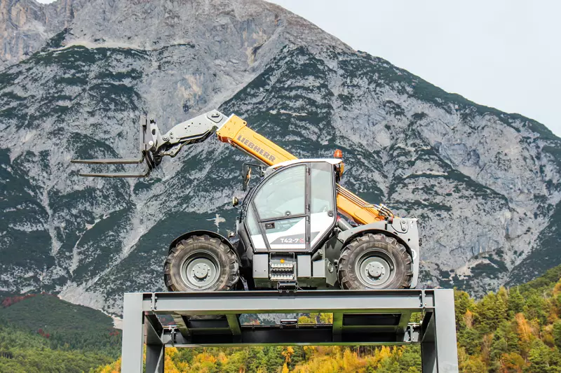 Dieses Jahr führte Liebherrs Baufachpressefahrt in das Werk Telfs. Hier entstehen Planierraupen, Laderaupen und Teleskoplader, die weltweit im Einsatz sind. Quelle: Treffpunkt.Bau
