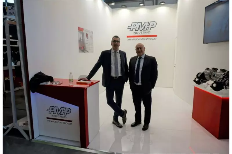 Kraftübertragung und Hydraulik waren Thema bei PMP Industries. Profunde Informationen lieferten Andrea Bonera (l.), Global Sales Manager, und Dr. Patricio Staffelli, Responsabile Commerciale Italia.