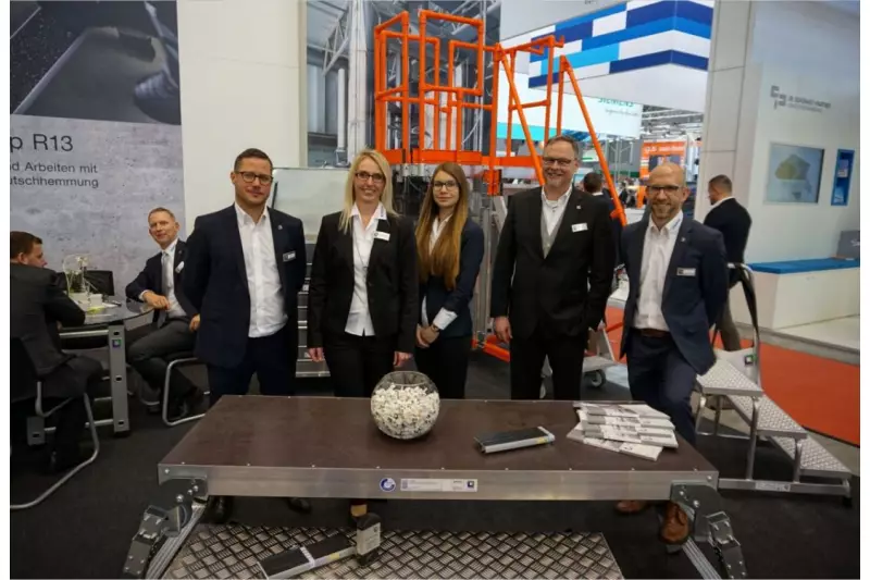 Keine Frage unbeantwortet ließ das Beraterteam von Günzburger Steigtechnik (v.l.): Florian Lauer, Gebietsleiter, Andrea Berger, Verkauf, Jana Braun, Azubi, Christoph Frevel, Fachberater im Außendienst, und Andreas Korinth, Gebietsleiter.