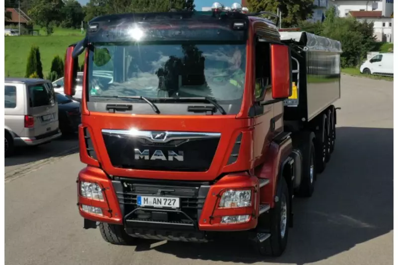 Der TGS 18.400 auf dem Betriebsgelände des MZ Mediaverlags in Kempten.