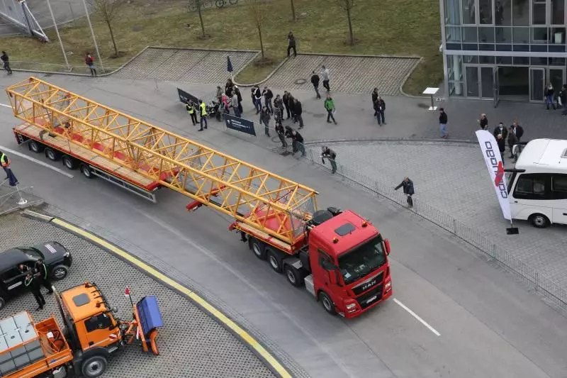 Dem TGX 41.640 8x4/4 BLS ist keine Aufgabe zu schwer.