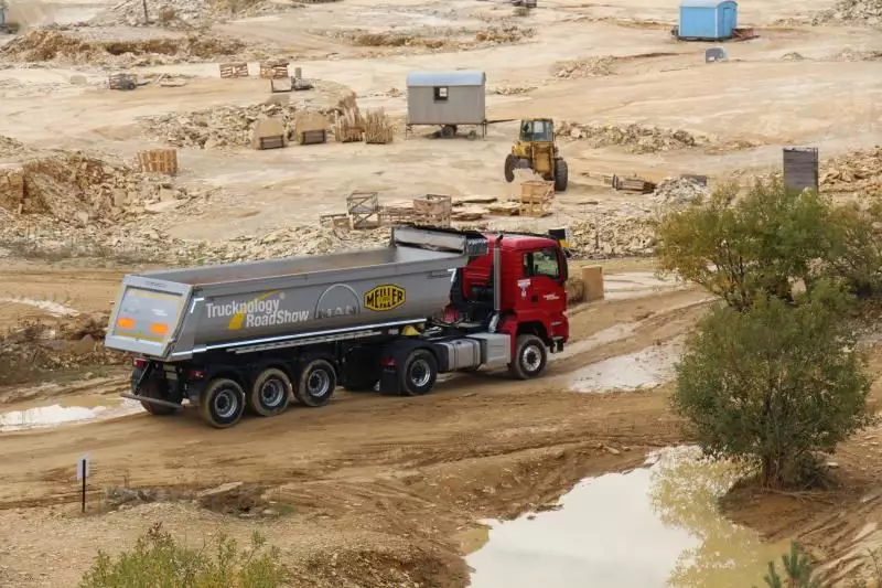 MAN TGS mit Meiller Kippsattel.