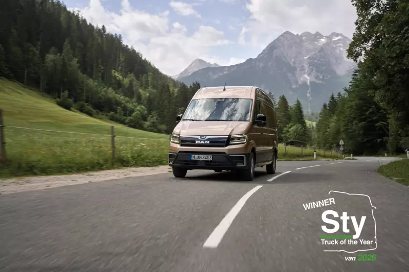 Der MAN TGE Next Level ist als „Sustainable Van of the Year 2026“ ausgezeichnet worden, weil das Modelljahr 2025 mit neuer Elektronikarchitektur, modernisiertem Fahrerarbeitsplatz und erweiterten Assistenzsystemen vor allem bei Sicherheit, Ergonomie und Alltagstauglichkeit spürbar zugelegt hat.