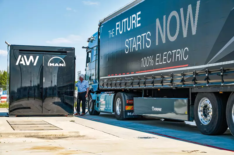 Ein zentraler Bestandteil des neuen E-Mobilitätsangebots ist die Ladeinfrastruktur. MAN bietet dafür praxisnahe Lösungen mit hoher Ladeleistung, um die Integration in bestehende Logistikprozesse zu erleichtern. Quelle: MAN