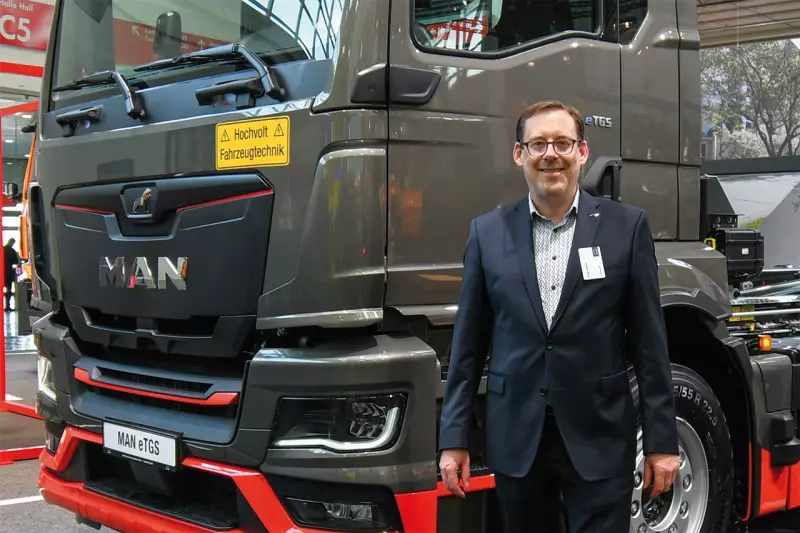 Elektro mit mehr als 1.000.000 Möglichkeiten. Die neuen Fahrgestell-Versionen des MAN eTGX und eTGS lassen sich hochgradig individuell konfigurieren und sollen jedem Kunden die optimale Kombination aus Elektrofahrzeug und Aufbau bieten, sagte uns Pressesprecher Gregor Jentzsch. Quelle: Treffpunkt.Bau