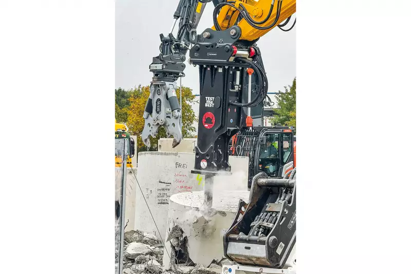 bauer-Messestand in Aktion zu erleben, dafür aber, wie es sich für eine Demonstrationsmesse gehört, mehrmals am Tag in der Anbaugerätearena. Quelle: Treffpunkt.Bau