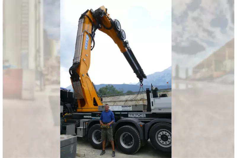 „Der Effer 2655 ist stabil wie ein Panzer, er hält einfach immer“, sagt Christoph Gimbel, Kranfahrer bei Mauracher. Nach 2 Jahren mit unzähligen Einsätzen ist der Schwerlast-Spezialist hochzufrieden mit seiner Maschine.