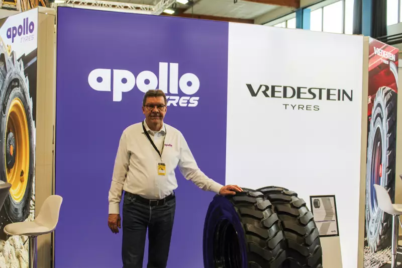Produkte mit Profil sind das Spezialgebiet von Andreas Lüllau, Gebietsleiter Apollo Tyres. Das Reifenangebot des Herstellers ist vielfältig und reicht beispielsweise von Pkw-, SUV- und MUV-Reifen bis hin zu Reifen für (Leicht-)Lkw und Busse. Quelle: Treffpunkt.Bau
