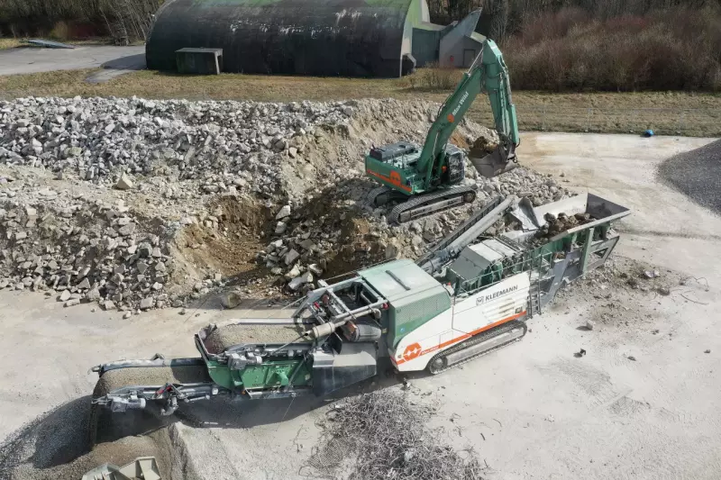 Die mobilen Brechanlagen von Max Wild bereiten unterschiedliche Arten mineralischer Bauabfälle auf, wie Beton, Bauschutt oder auch Asphalt.