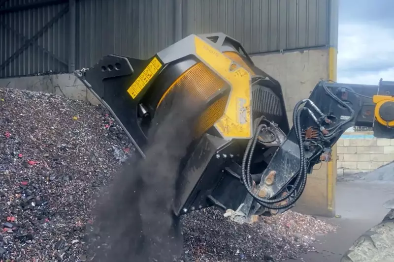 Der Sieblöffel MB-LS170 ermöglicht sicheres und effektives Recycling von Batterien, indem er bis zu 6 Tonnen pro Tag verarbeitet. 