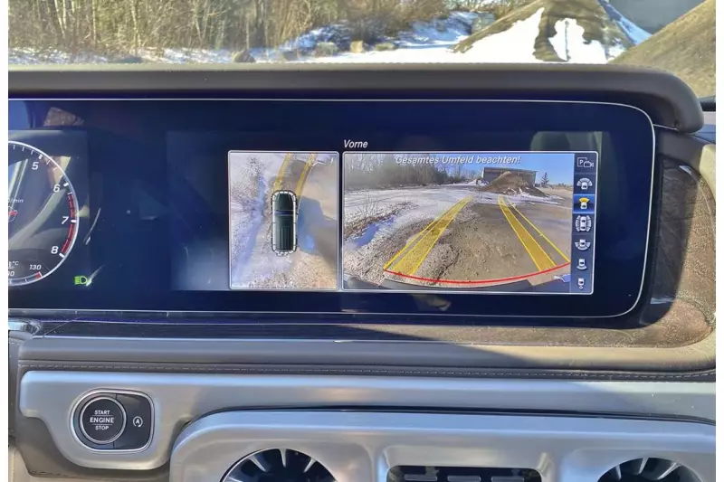 Mit der 360°-Kamera hat man jeden Winkel rund ums Fahrzeug im Blick. Die virtuelle Draufsicht aus der Vogelperspektive zeigt auf intelligente Art, wo man steht.