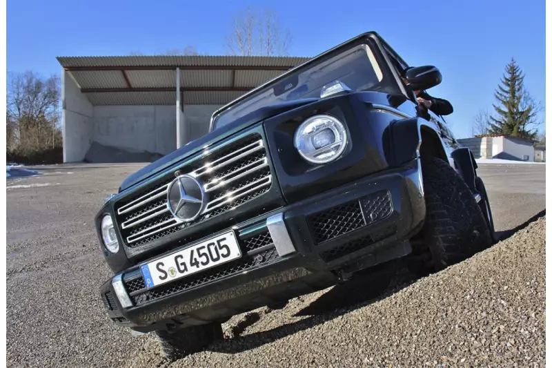 Die G-Klasse glänzt durch ihre Offroad-Performance. Sie setzt immer wieder Maßstäbe in Sachen Steigfähigkeit, Wattiefe und Schräglage.
