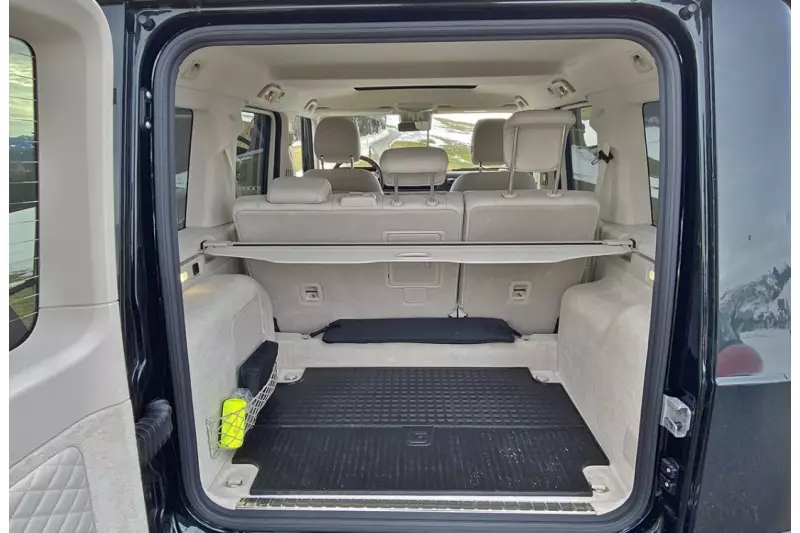 Mit den serienmäßig klappbaren Fond-Sitzlehnen im Teilungsverhältnis 60/40 kann das Kofferraumvolumen binnen weniger Sekunden erweitert werden.