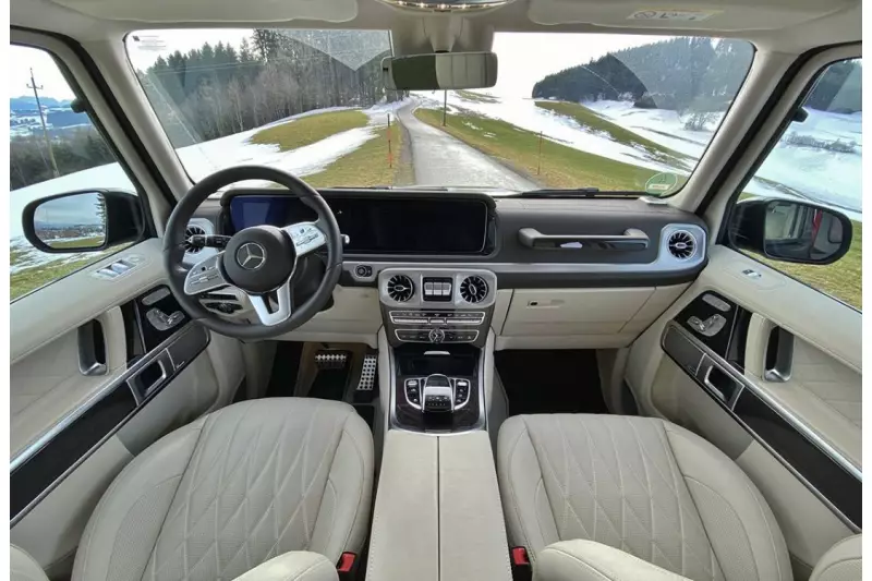 Die G-Klasse kombiniert die Funktionalität eines echten Geländewagens mit unübertroffen hohem Fahr- und Bedienkomfort.