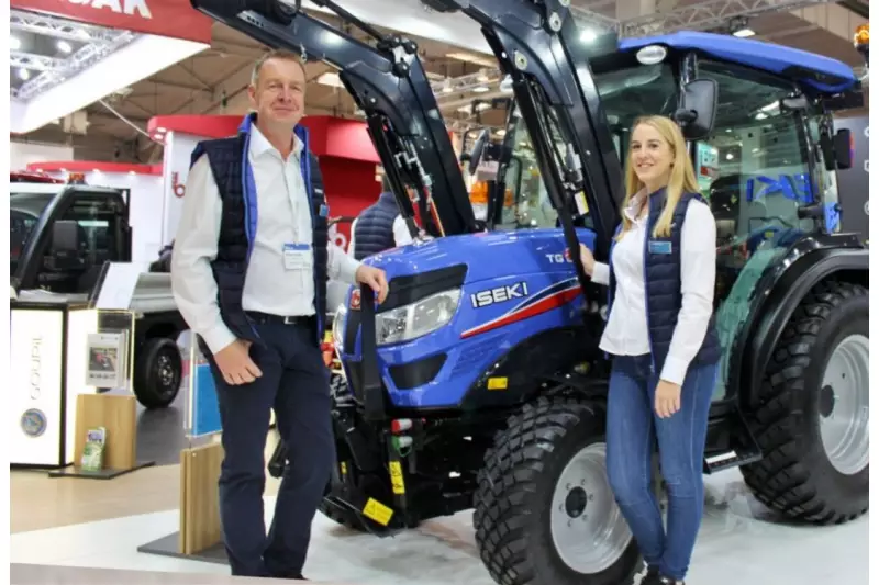 Nahezu das gesamte Produktspektrum von Iseki präsentierten Oliver Sticht, Marketingverantwortlicher, und Teresa Bahners, Marektingsassistentin, auf dem Messestand.