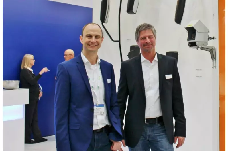 Oliver Hutzler (l.), Product Manager, und Bernd Hönnl von Mekra Lang zeigten sich positiv überrascht über das Interesse an der neuen Platform Kamera.