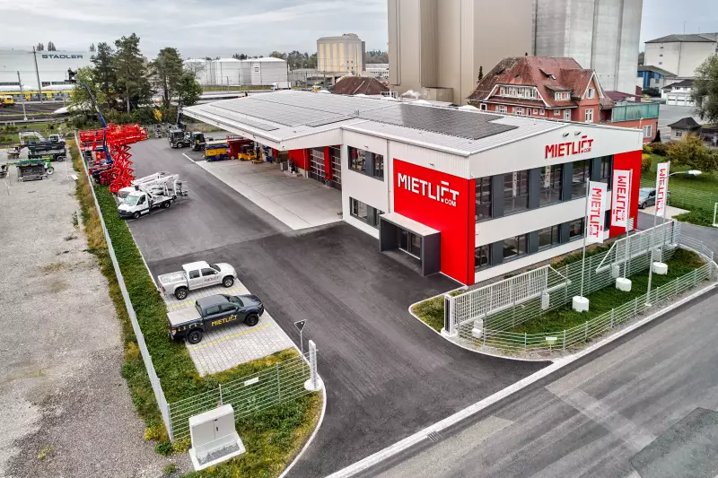 Der im Frühjahr 2023 errichtete Firmensitz von Mietlift.com in St. Margrethen bietet Raum für Büros, Werkstatt und Schulungen.