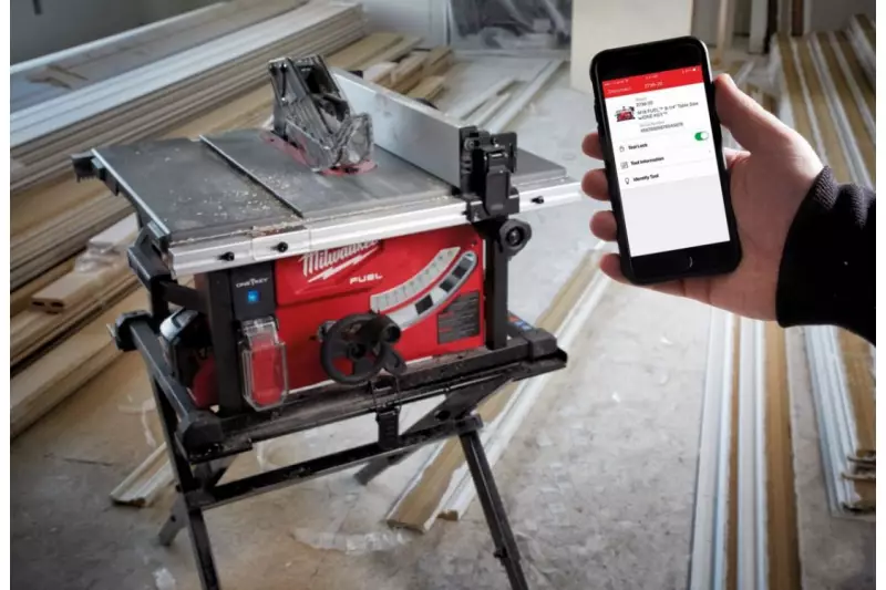 Die Akku-Tischkreissäge Fuel M18 FTS210 kann mit dem vollen Funktionsumfang des cloudbasierten One-Key-Systems verwendet werden.