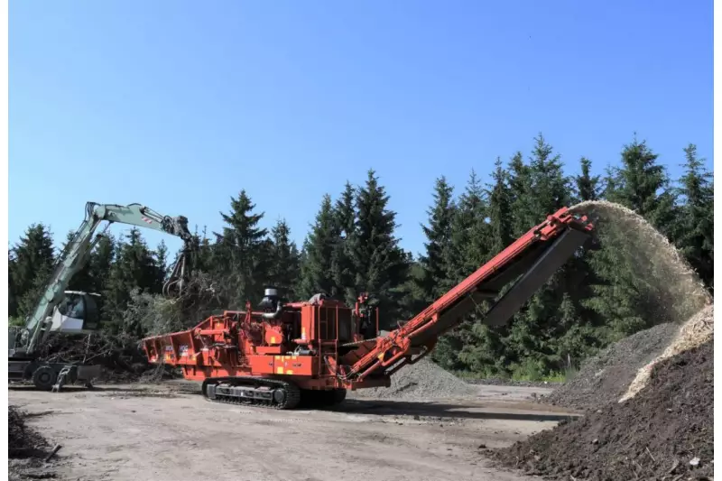 Auch bei Grünabfällen eine Macht. Bis zu 250 m³/h bestens verwertbares Endkorn häuft der Morbark 3400 an. Der Hersteller empfiehlt die Maschine für Unternehmen ab 50.000 t Durchsatzleistung pro Jahr.