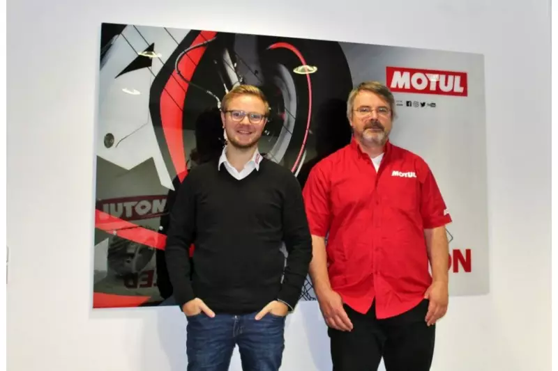 Johannes Hemme (l.), Marketing, und Alexander Hornoff, Leiter Technik, in der deutschen Niederlassung von Motul.