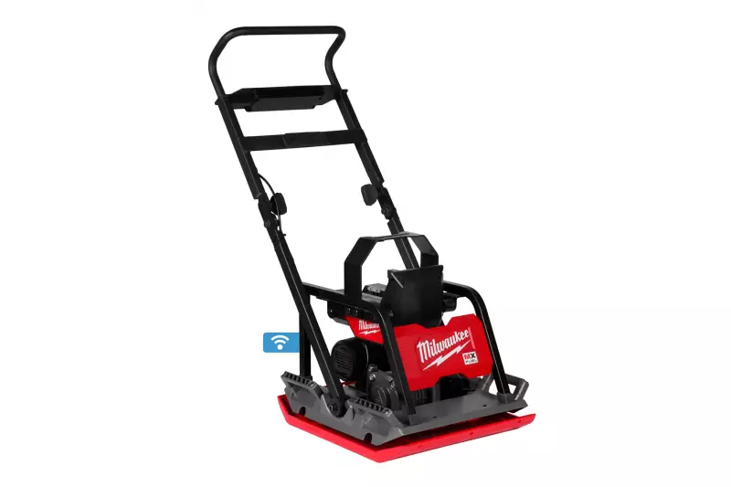 Die neue Rüttelplatte MXF PC50 ist Teil der Milwaukee Akku-Plattform MX FUEL für professionelle Anwendungen, die bisher die Domäne von Benzin- und Drucklufttechnik waren.
