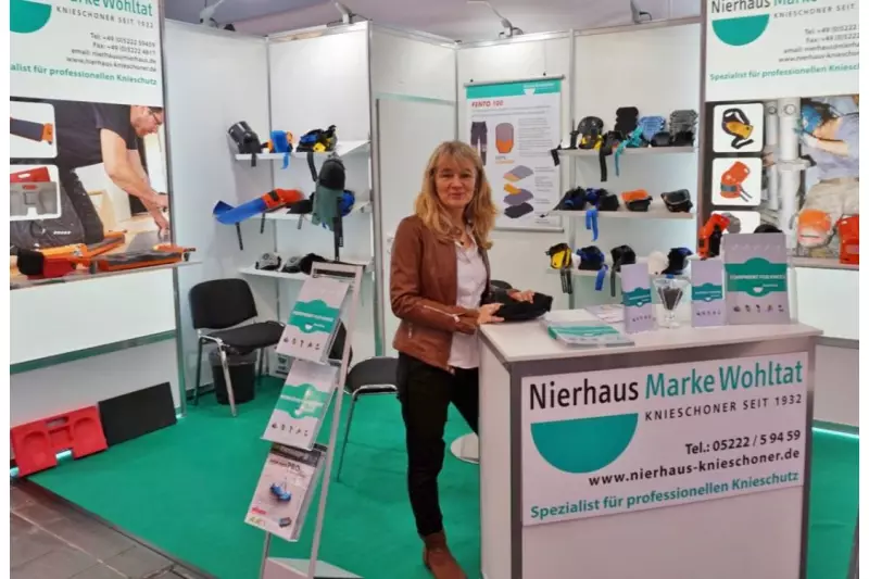 Der Name ist Programm. Knieschutz der Marke Wohltat für jeden Einsatzzweck brachte Kerstin Stieghorst, Geschäftsführerin Nierhaus GmbH, mit zur A+A. Neu im Sortiment ist der medizinische Knieschutz „Knie-Protector Wohlpro“.