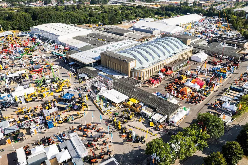 Die Bauwirtschaft blickt nach vorne. Die 70. NordBau war geprägt von Partnerschaften und Austausch sowie Neuheiten und Zukunftsthemen. Quelle: Holstenhallen Neumünster – NordBau – SixConcept