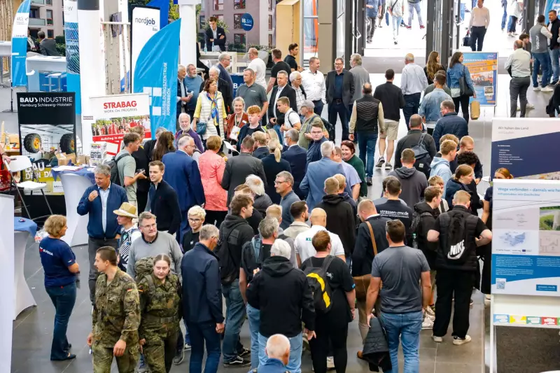 Die 71. NordBau findet vom 9. bis 13. September 2026 in den Holstenhallen Neumünster statt und setzt mit neuen Holzbau-Hallen, digitalem und nachhaltigem Bauen, Nachwuchsförderung sowie einem erweiterten Kongressprogramm neue Schwerpunkte für die Baubranche. Quelle: Holstenhallen Neumünster – NordBau – SixConcept