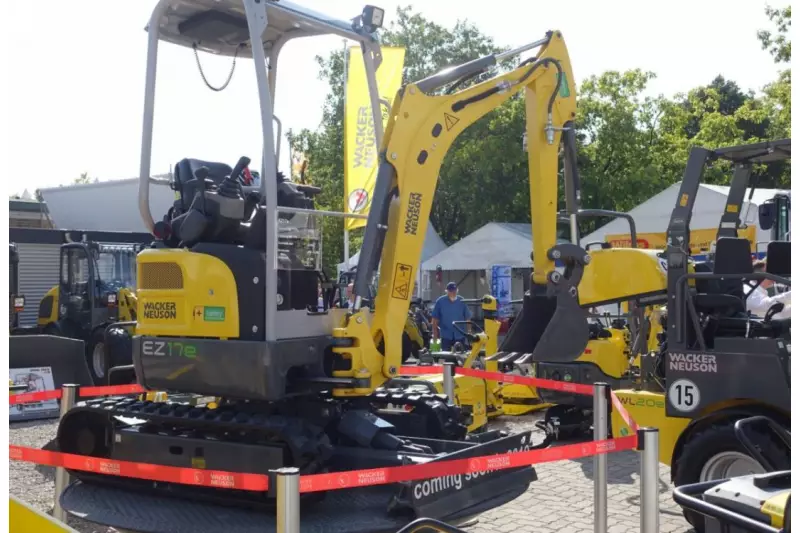 Am Wacker Neuson Stand wurden unter anderem die neuen Maschinen der „zero emission-Serie” vorgestellt. Dazu gehört auch der EZ 17e, der ab 2019 auf den Markt kommt. Mit dieser Serie bietet der Hersteller seinen Kunden die Möglichkeit, vollkommen emissionsfrei zu arbeiten.