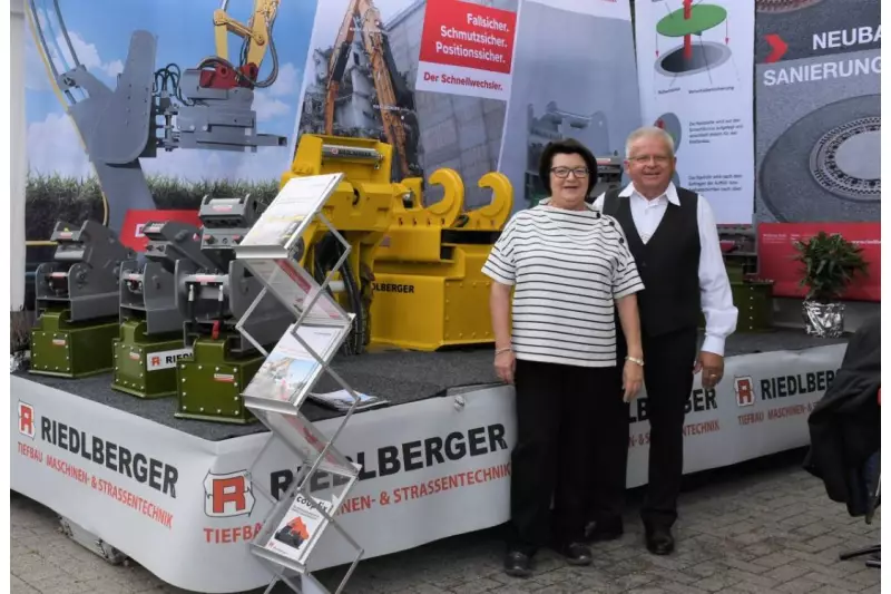 Die Firma Riedelberger ist bekannt für clevere Speziallösungen im Tiefbau und in der Maschinentechnik.
Fundierte Informationen zu den Produkten und vielfältigen Dienstleistungen gab es aus erster Hand von Franziska und Robert Riedelberger.