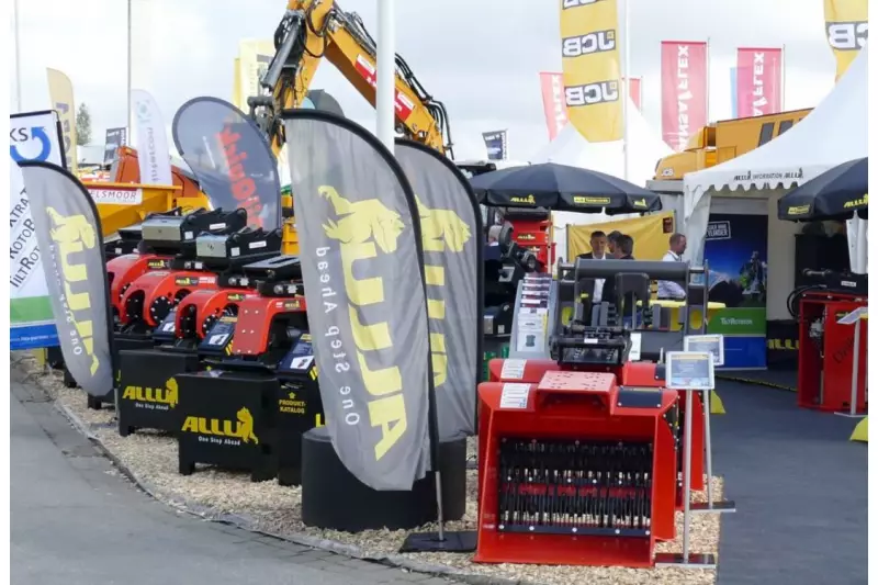 Sieben, brechen, pulverisieren, belüften, mischen separieren und deponieren – der Transformer beherrscht viele Gewerke. Er und weitere vielseitige Anbaugeräte aus dem Allu Programm waren auf dem Freigelände zu sehen.